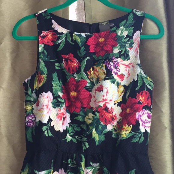 Taylor Floral Dress - Picture 2 of 3